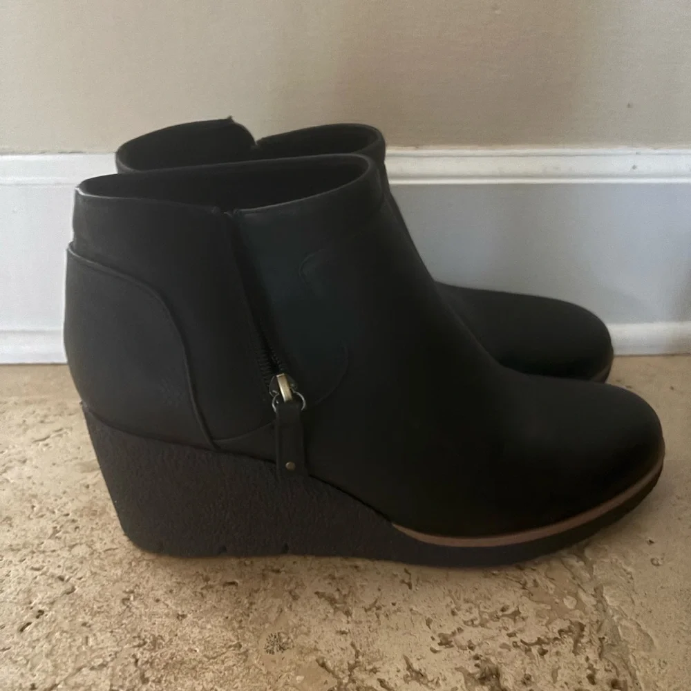 Dr. Scholls timeless black